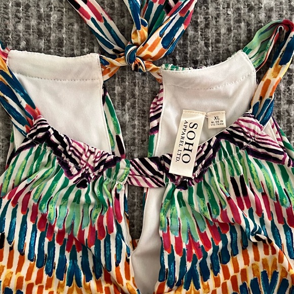 XL Dressy, Colorful maxi dress. Pretty neck cut-out & a 🎀 to secure the neck! - Picture 7 of 7